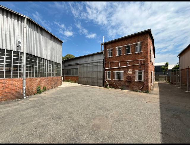 1,100M² WAREHOUSE FOR SALE IN NEW ERA